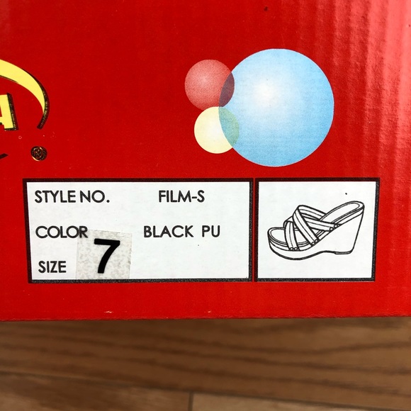 SODA Film-S Black Strap Platform Sandal - Picture 9 of 10